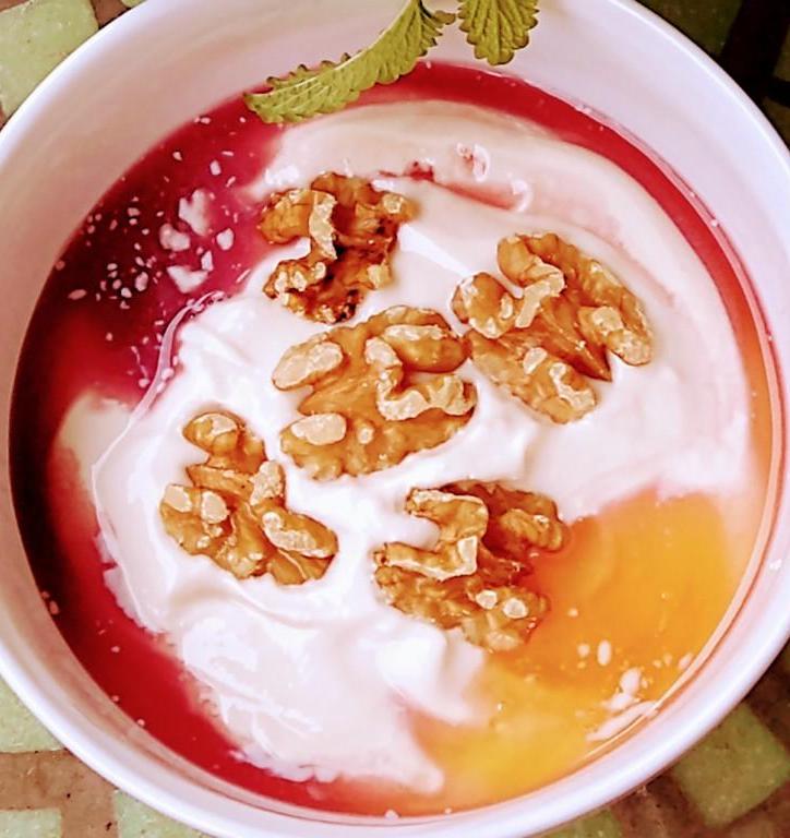 Vegane Quarkspeise mit Hafercreme und Walnüssen